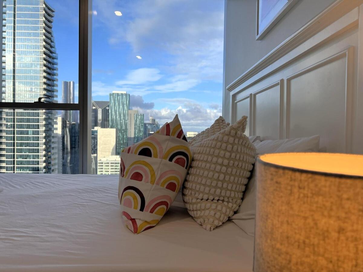 Apartment 2 Bedroom 1 Bath, Free Parking, Southern Cross, Lvl 42 *