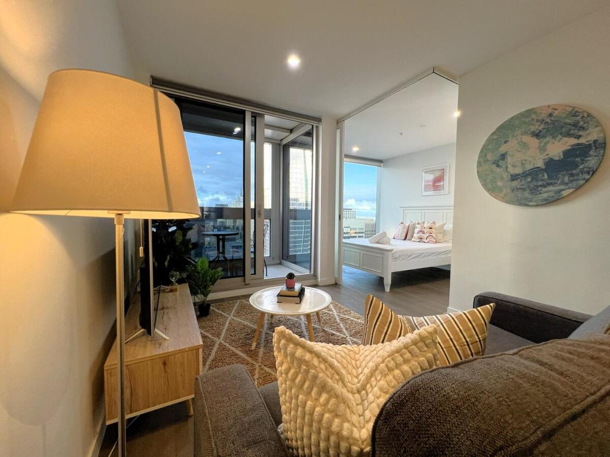 2 Bedroom 1 Bath, Free Parking, Southern Cross, Lvl 42 Melbourne